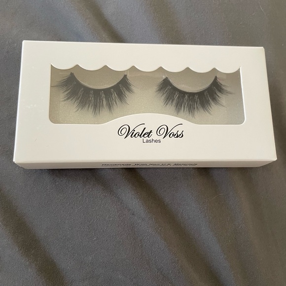 Violet Voss faux lashes in Just Slayin, NIB - Picture 1 of 3